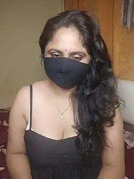 Sravvi499 stripchat live cam model