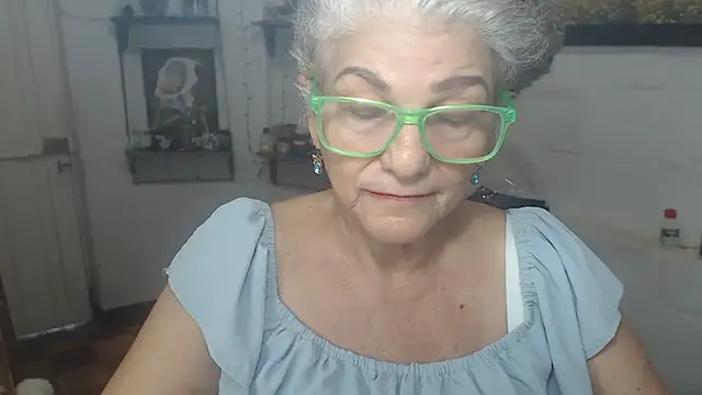 FunnyGrandma stripchat live cam model