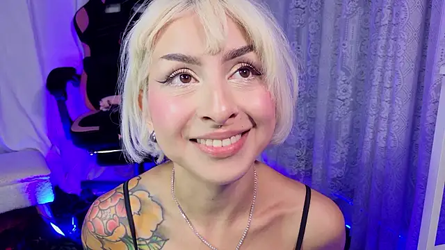 Cinamoonn stripchat live cam model