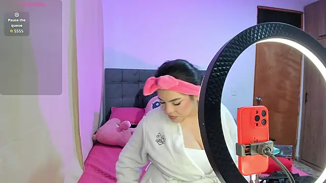 Kylie2211 stripchat live cam model