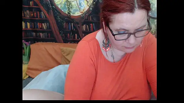 PlayfullMature stripchat live cam model