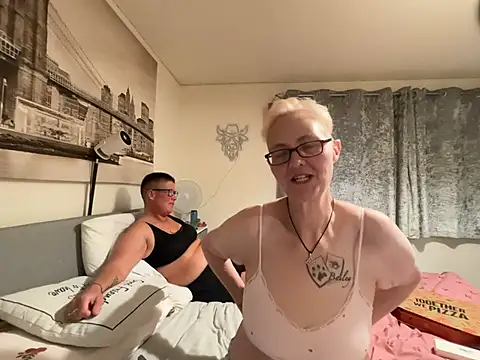 Curvy-Jinx stripchat live cam model