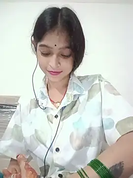 Mohnicute stripchat live cam model