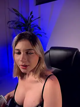 Emmazane_ stripchat live cam model