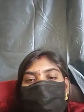 Keerthi_143 stripchat live cam model