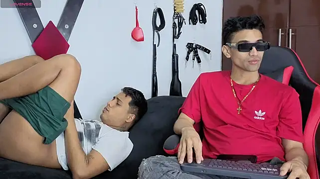 Alejandro_and_Deiby stripchat live cam model