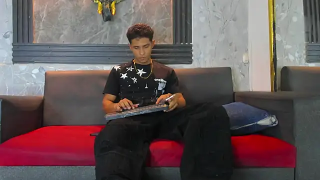 Isaak_Bless stripchat live cam model