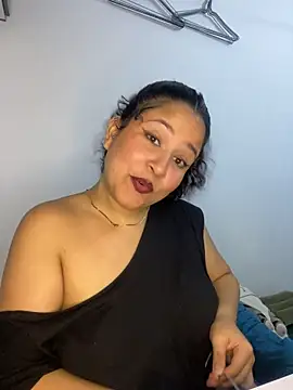 DaphneSky stripchat live cam model