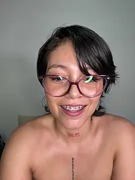 Qadeshoficial stripchat live cam model