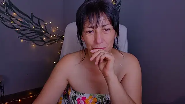 LiluGrants stripchat live cam model