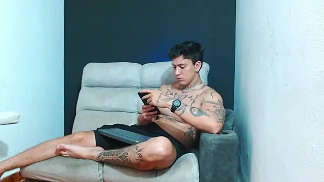 JUSTIN_FULLER1 stripchat live cam model
