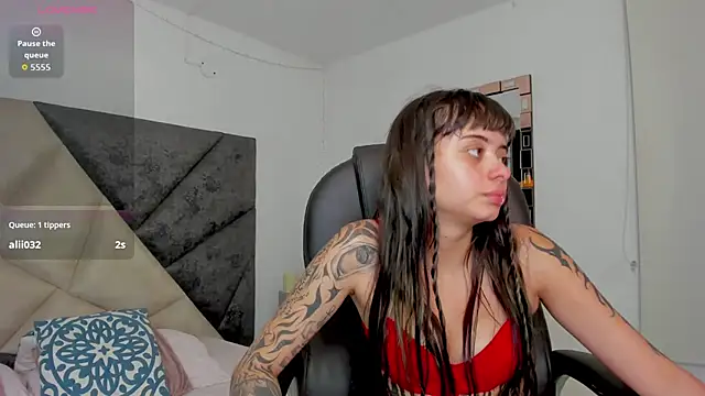 SaskiaGrendel stripchat live cam model