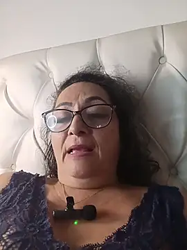 AlessandraLeroy stripchat live cam model