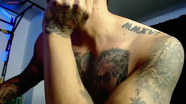 Adam_Hudsond stripchat live cam model