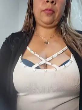 Laura-Hernandez stripchat live cam model