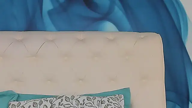 SkinnyDolly stripchat live cam model