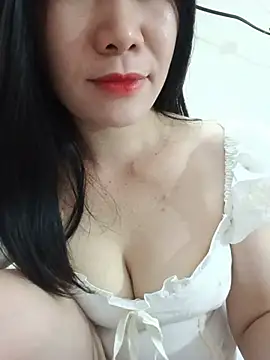 Bondgirl_9 stripchat live cam model