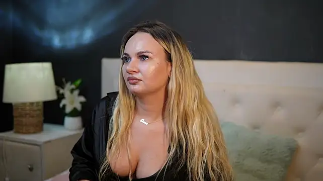 DaliaParis stripchat live cam model