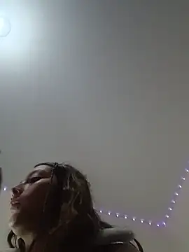 MiaSaen stripchat live cam model