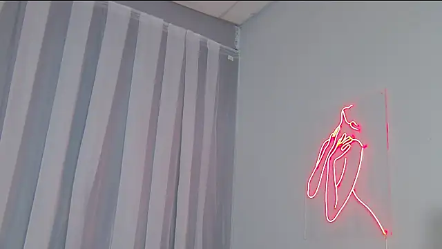 NicolSkye stripchat live cam model