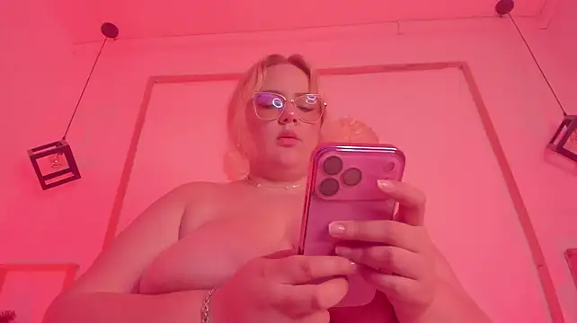Sophiarossee1 stripchat live cam model