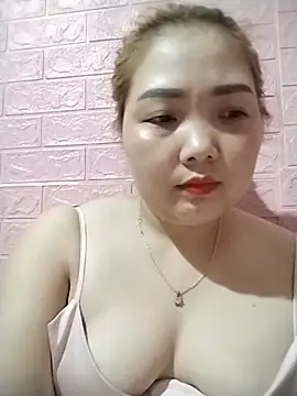 Tindraa1 stripchat live cam model