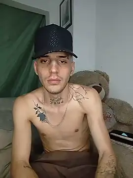 MaxHornyLatin stripchat live cam model