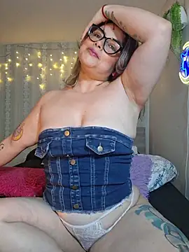 Juliietha_servas stripchat live cam model
