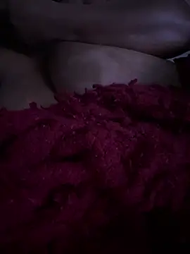 RoxiRedXXX stripchat live cam model