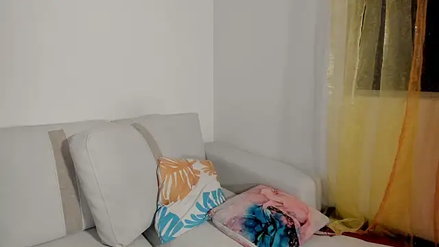 valerie7moon stripchat live cam model
