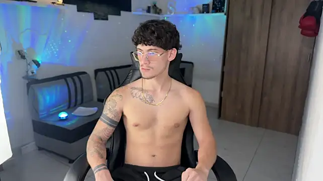 Kisan_Smith stripchat live cam model