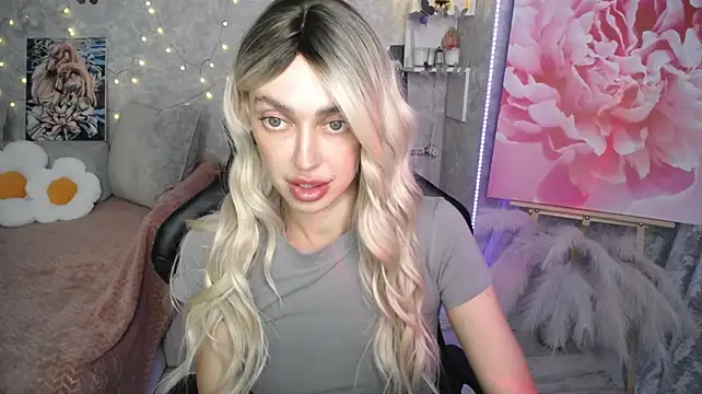 NickyAdamidi stripchat live cam model