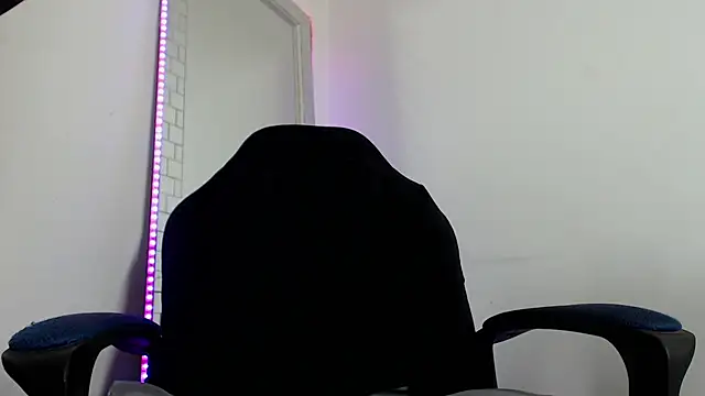 Nash_fit18 stripchat live cam model