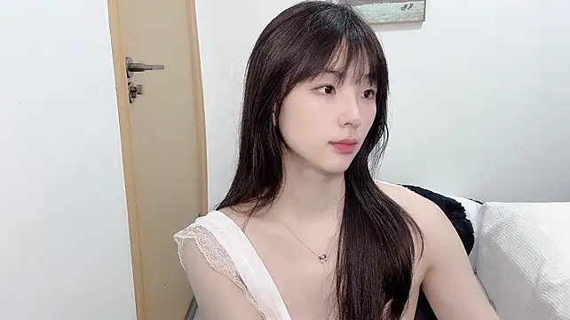 Louise-3 stripchat live cam model