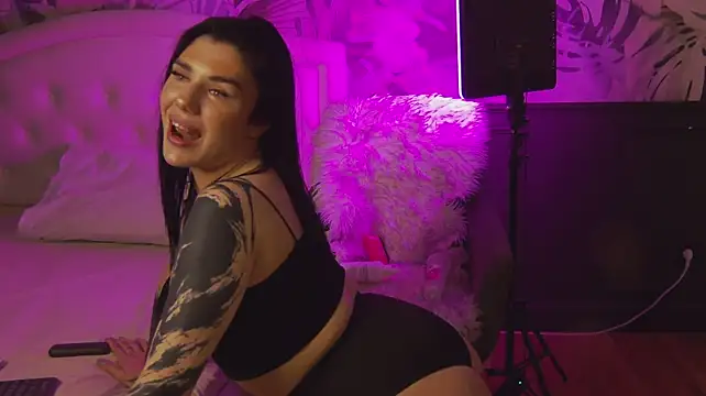 DarcyDarkness stripchat live cam model