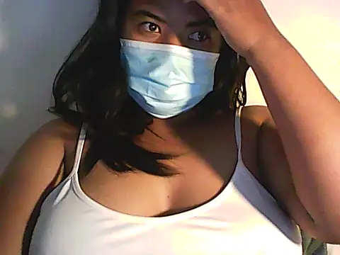 Artinah22 stripchat live cam model