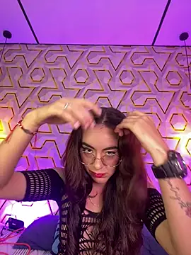 MelanyyJhonson15 stripchat live cam model