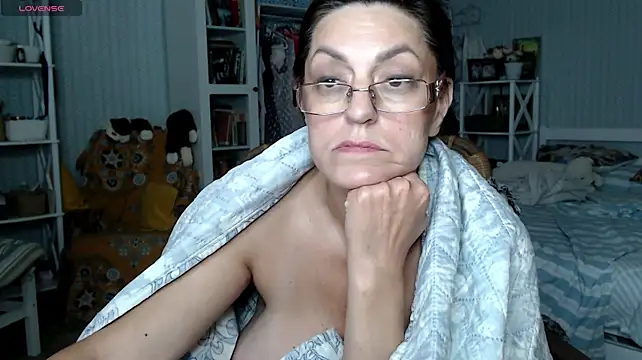 BloomingAllure stripchat live cam model