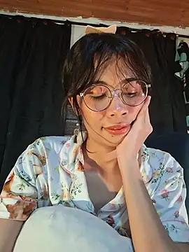 Dolli_virginpussy stripchat live cam model