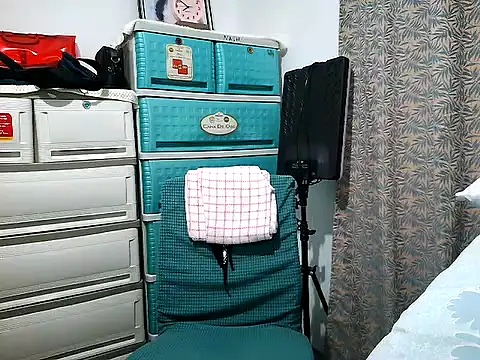 nhayasquirt stripchat live cam model