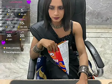 LuvLayla stripchat live cam model