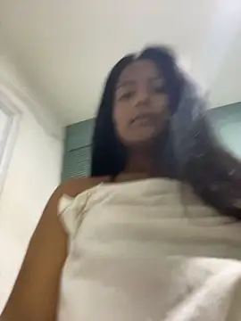 LeahBar stripchat live cam model