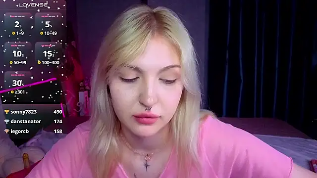 BlondieSummer stripchat live cam model