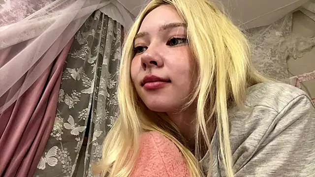 LinaFloww stripchat live cam model