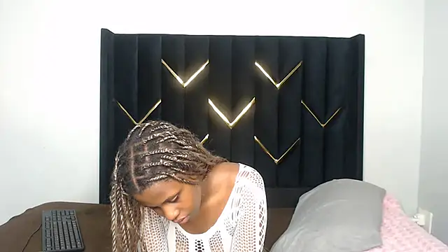 EbonyPoisonCunt stripchat live cam model