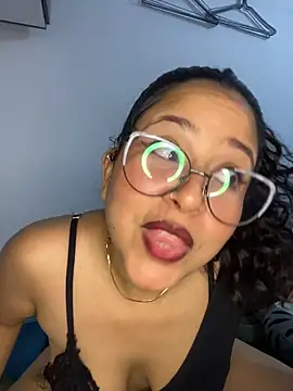 DaphneSky stripchat live cam model