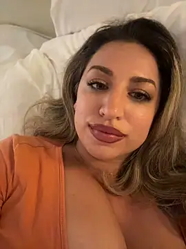 miamellycious stripchat live cam model