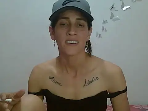 Vikyhot27 stripchat live cam model