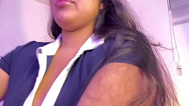 SharaRous stripchat live cam model