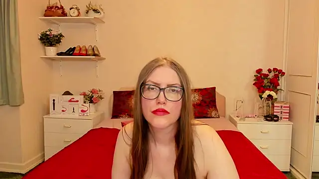 HoneywineXS stripchat live cam model